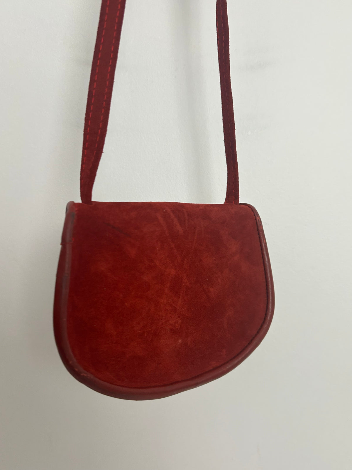 Vintage Early 1980s German Folk Red Suede Heart Detail Oktoberfest Trachten Dirndl Mini Crossbody Bag