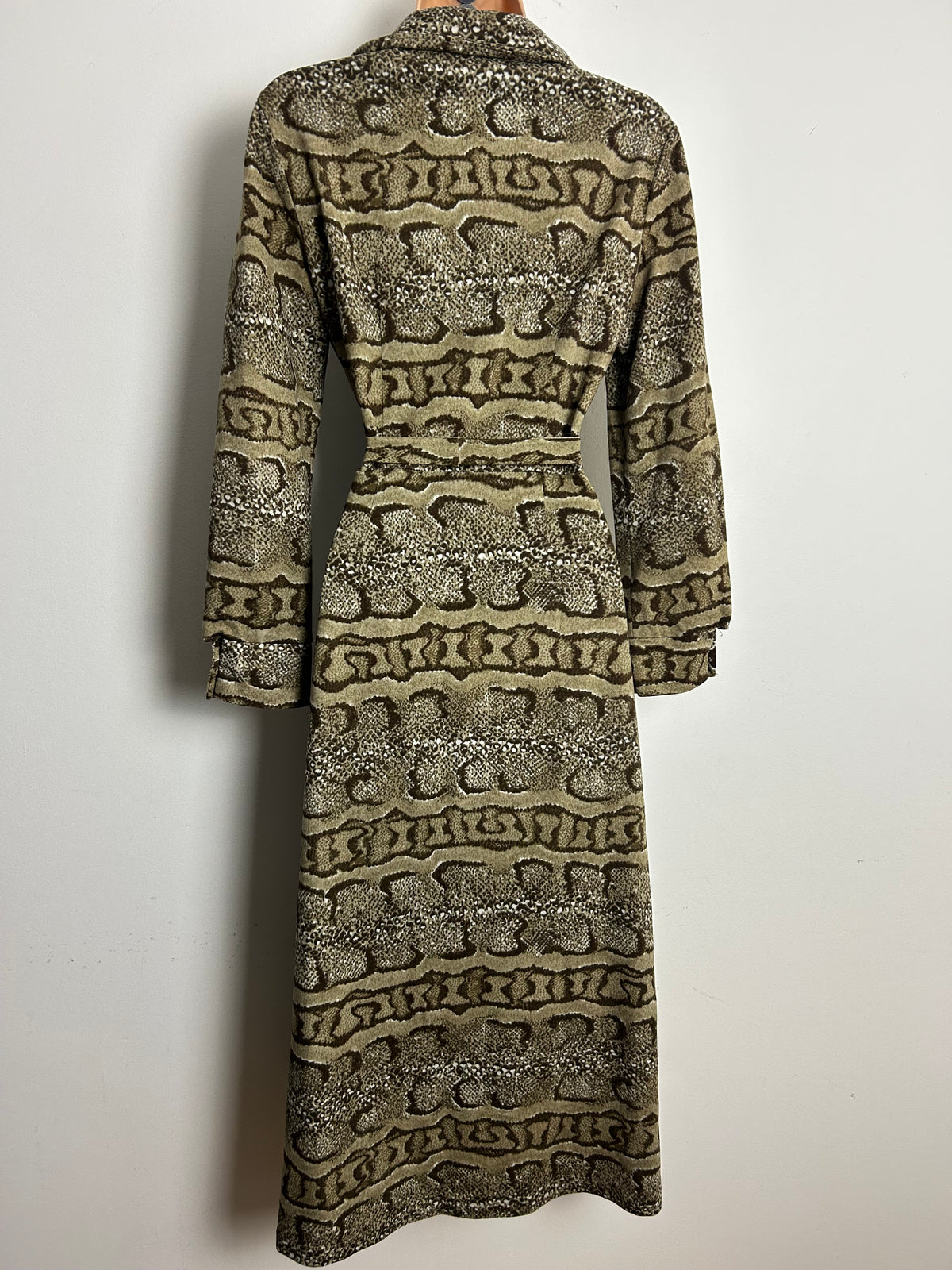 Vintage 1970s PETER SAUNDERS AVON TWEEDS Size 6-8 Brown Tones Snake Skin Print Belted Jersey Day Dress