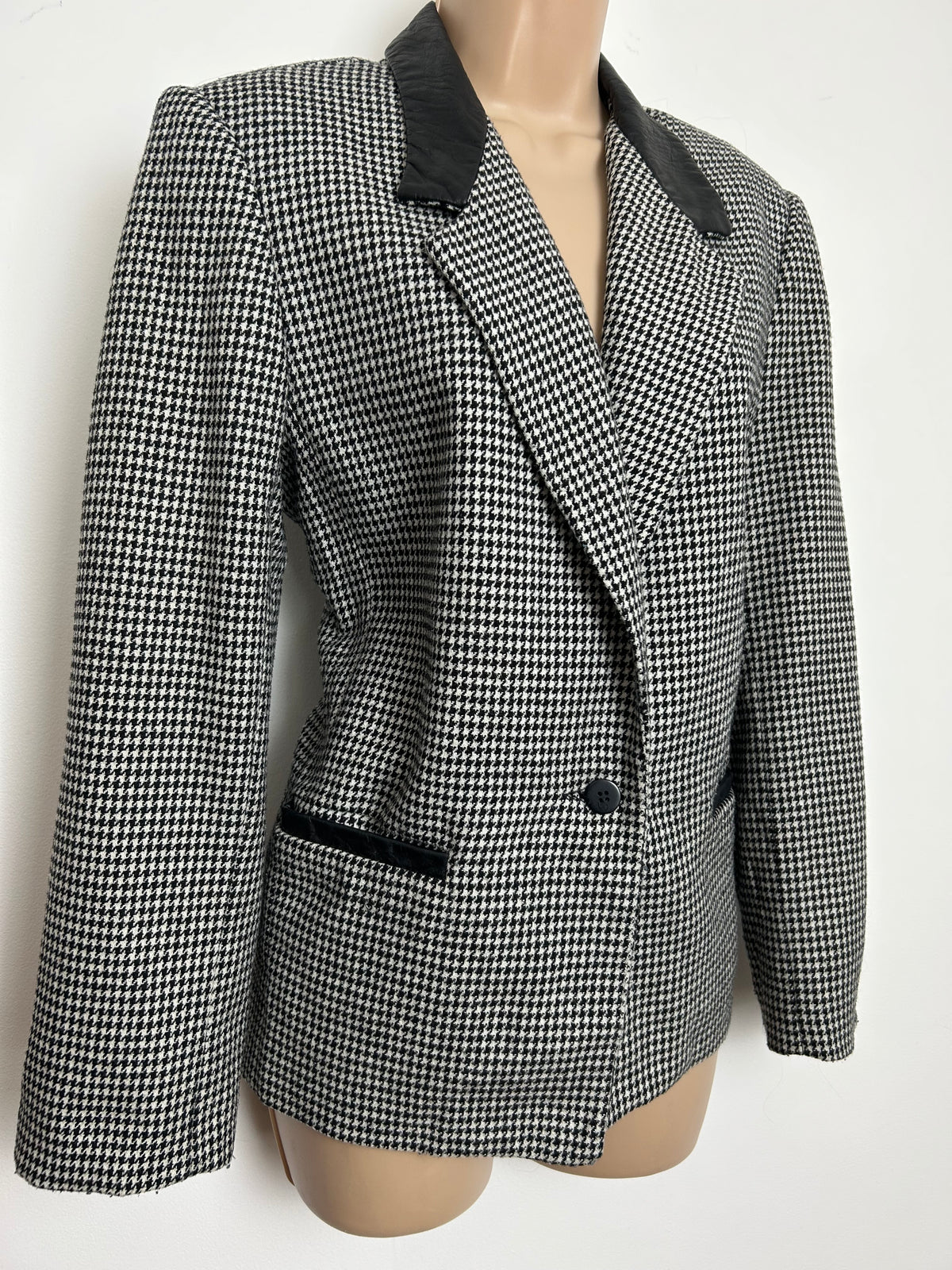 Vintage ADOLFO ATELIER Size 12 Black & White Dogtooth Check Wool Mix Leatherette Trim Blazer