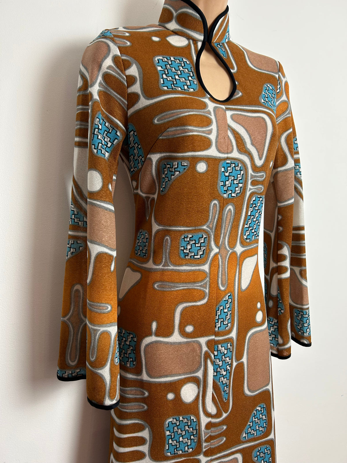 Vintage 1970s JACQUALIN PARIS Size 8-10 Tan Brown White & Blue Abstract print Long Sleeve Maxi Dress