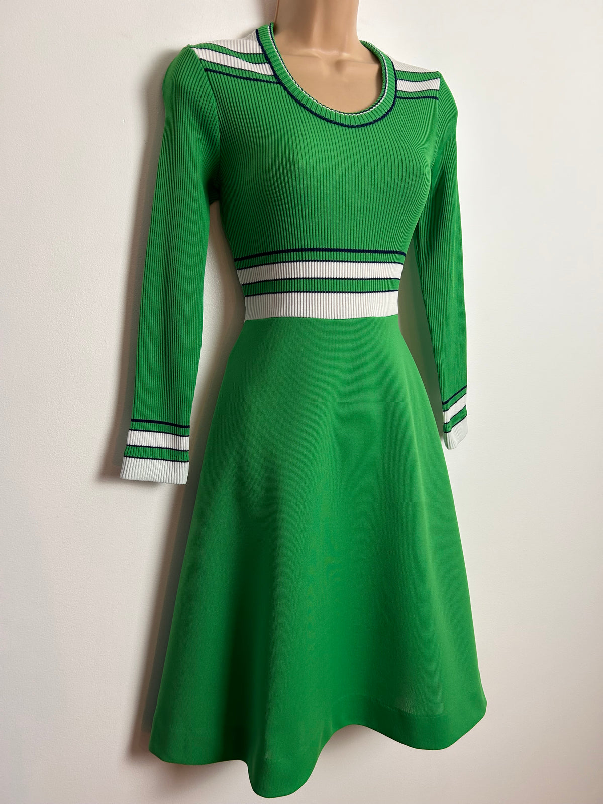 Vintage 1960s BETTINA UK Size 6-8 Cute Grass Green & White Striped Ribbed Long Sleeve Mod Dress
