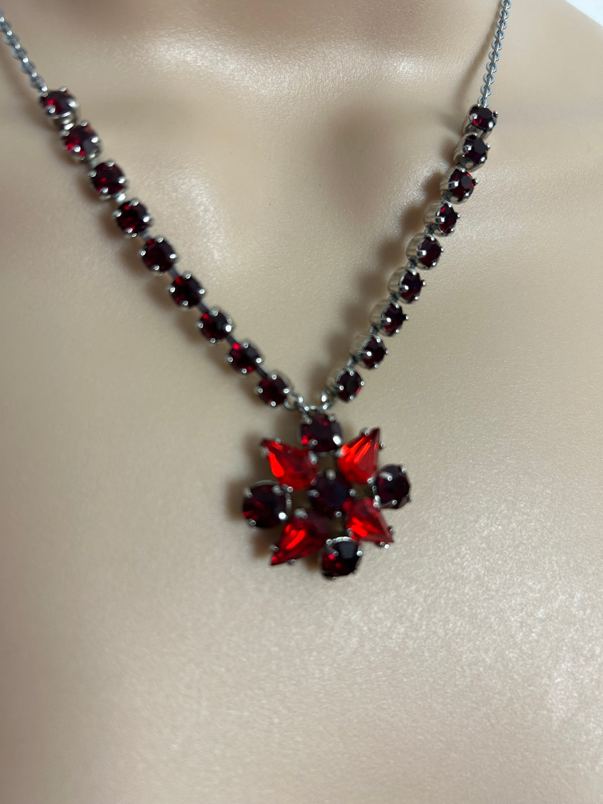Vintage 1960s Silver Tone Red Diamante Stone Set Flower Necklace