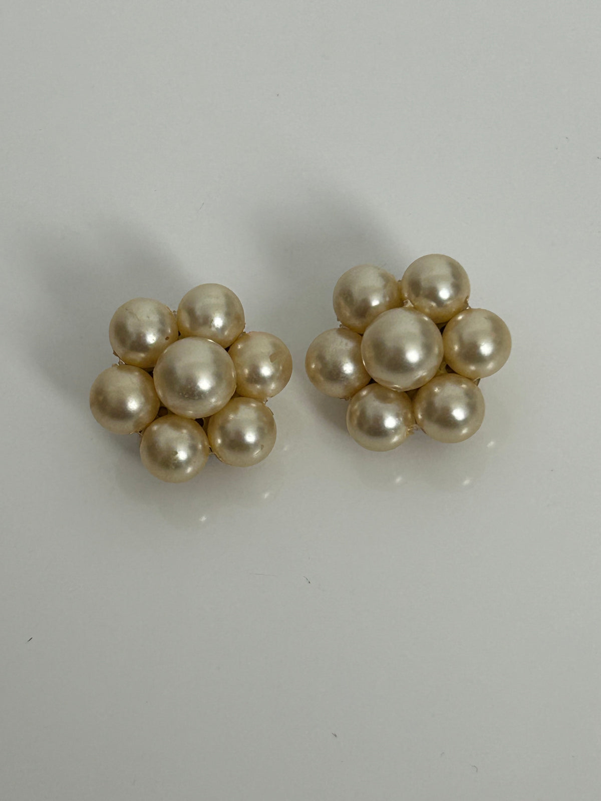 Vintage 1960s Large Faux Pearl Flower Daisy Shaped Mod Clip On Earrings