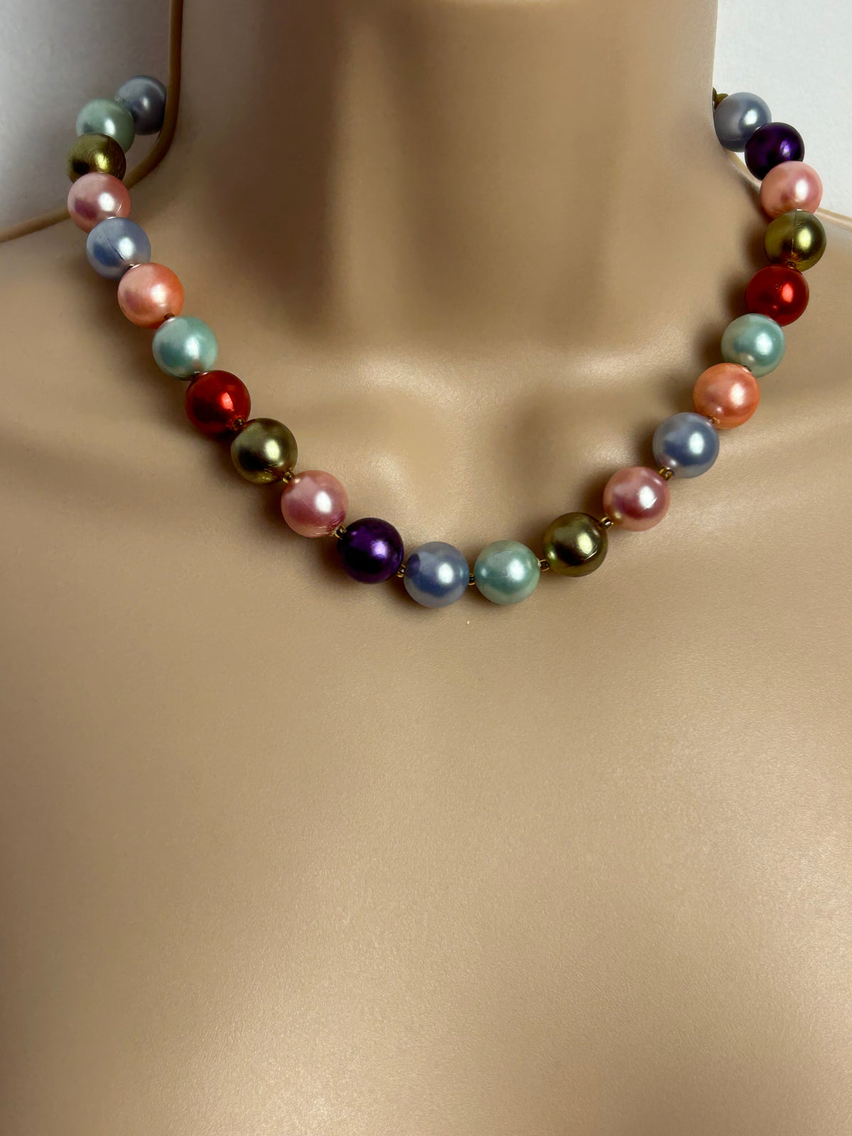 Vintage 1960s Multicoloured Faux Pearl Plastic Bead Choker Necklace
