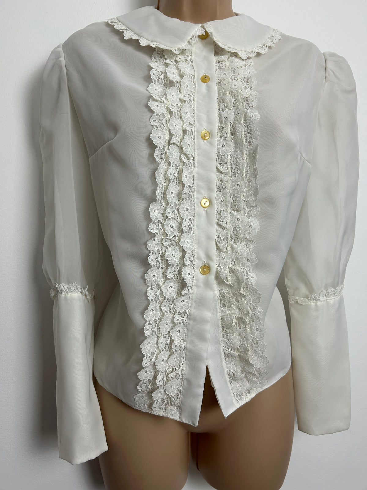 Vintage 1970s Size 10-12 White Lace Trim Peter Pan Collar Long Sleeve New Romantic Blouse