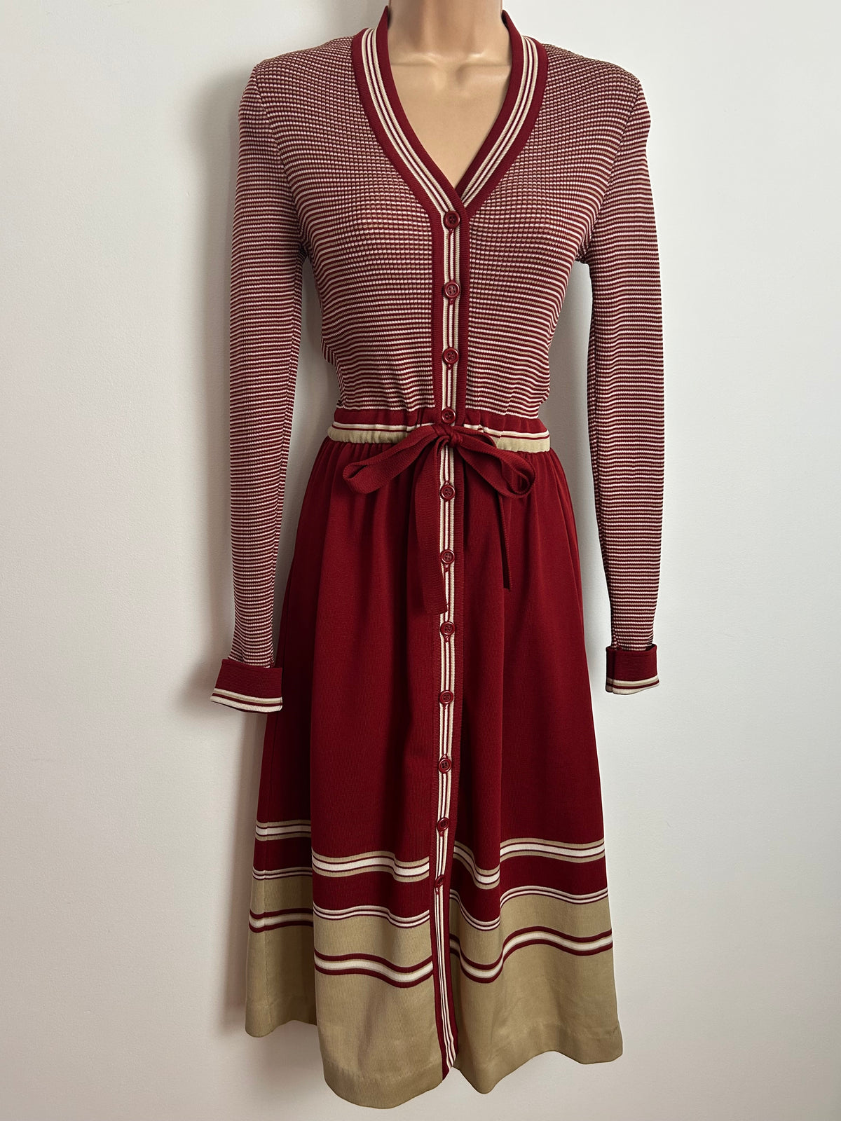 Vintage 1970s Rare GINA ITALIAN SOPHISTICATES Size 8-10 Brick Red & Beige Stripe Print Tie Waisted Dress