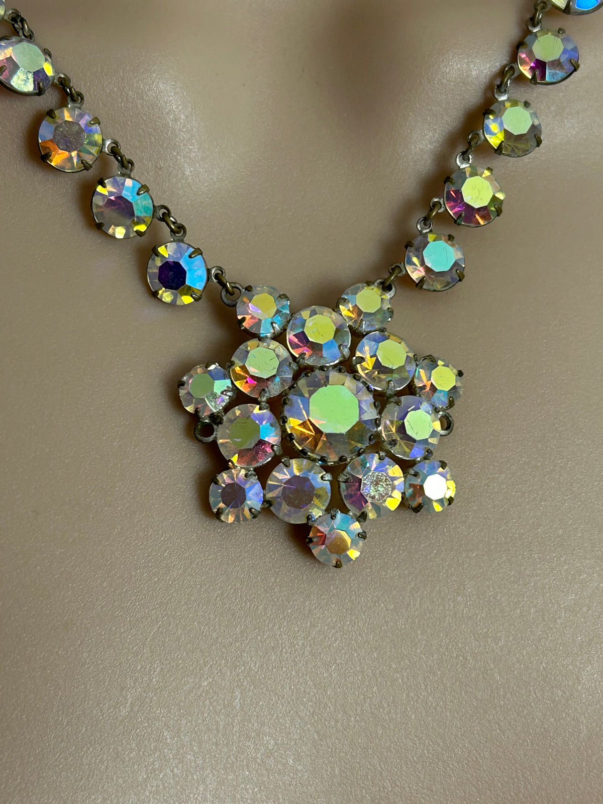 Vintage 1960s Beautiful Iridescent Aurora Borealis Diamante Glass Flower Necklace