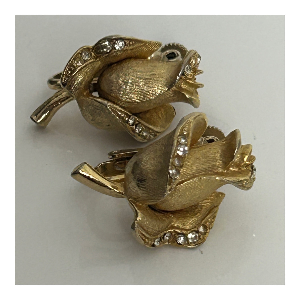 Vintage 1960s JEWELCRAFT Gold Tone Rose Bud Diamante Set Clip On Earrings
