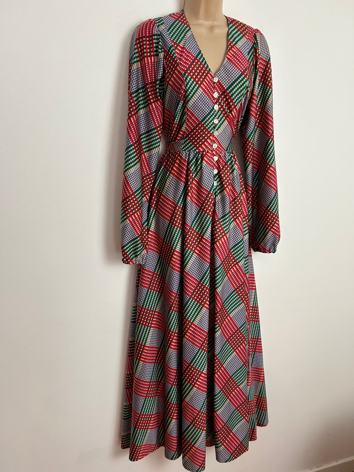 Vintage 1970s BETTY BARCLAY UK Size 8 Green Red Beige & Blue Check Print Long Sleeve Tie Back Maxi Dress