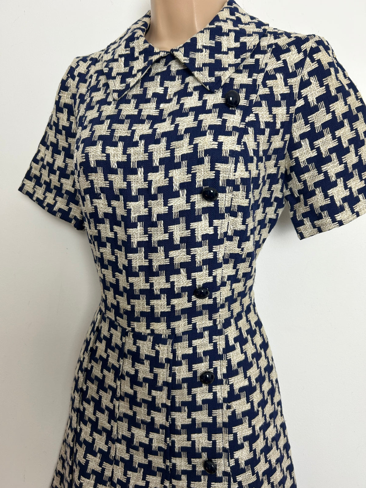 Vintage 1960s Size 8 Navy Blue & Cream Embroidered Dogtooth Check Mod Dress