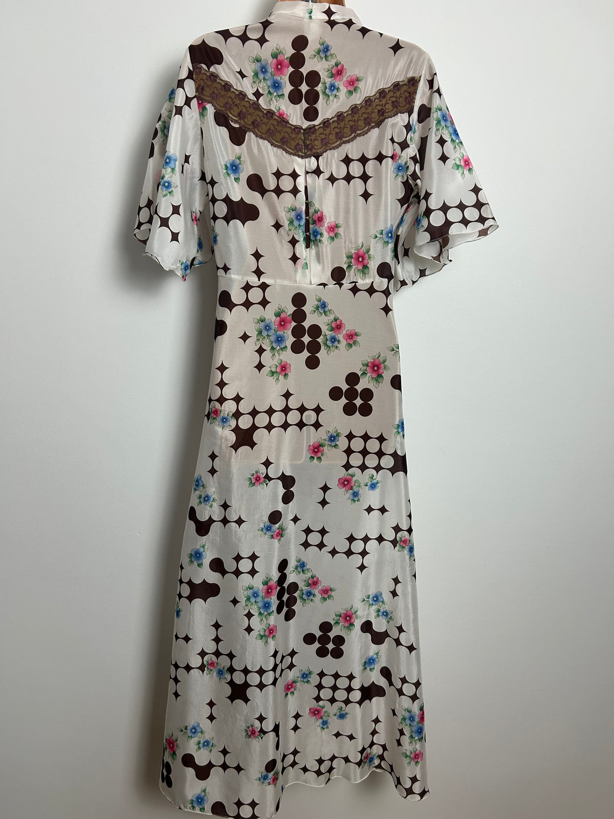 Vintage 1970s Size 12 Ivory White & Brown Floral & Abstract Spot Print Lace Trim House Coat Hostess Gown Cover Up