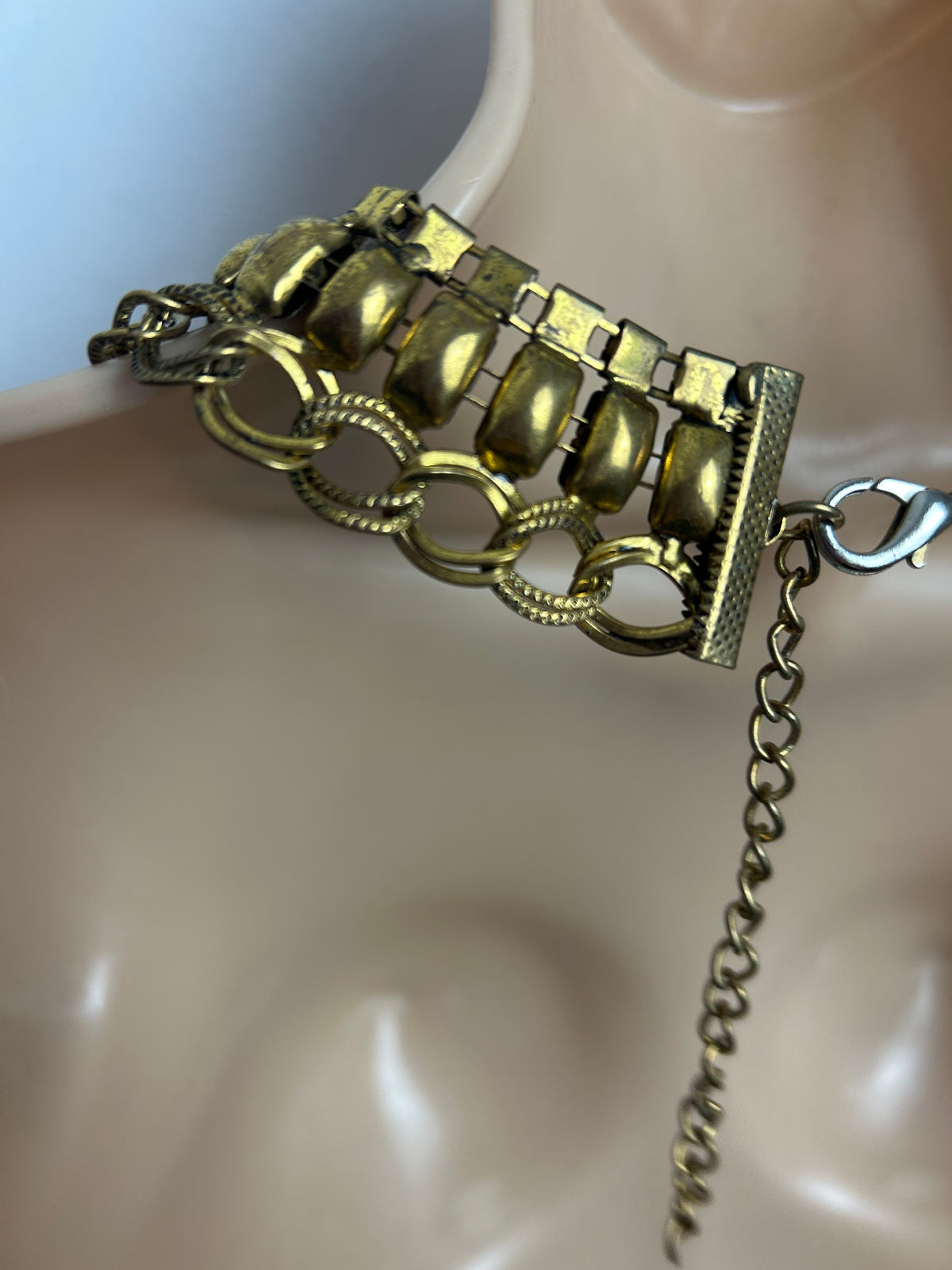 Vintage 1970s Gorgeous Gold Tone Semi Chunky Statement Choker Necklace