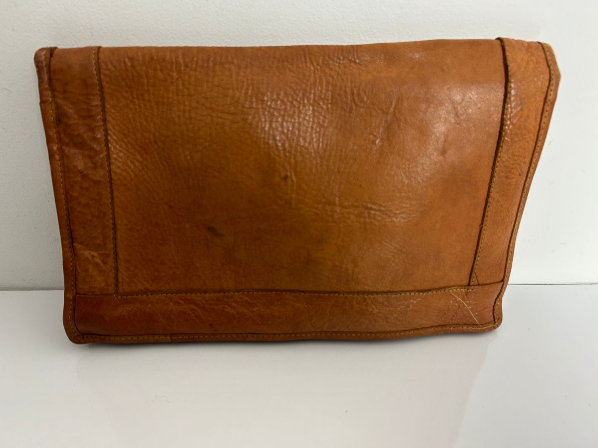Vintage 1970s Large Tan Brown Leather Envelope Clutch Bag