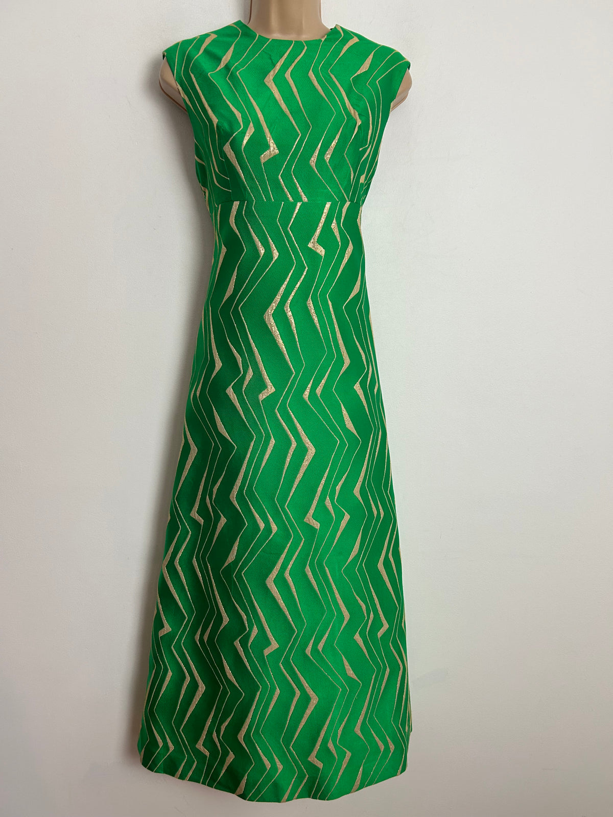 Vintage 1960s UK Size 8-10 Gorgeous Green & Metallic Gold Zig Zag Stripe Occasion Evening Midi Dress