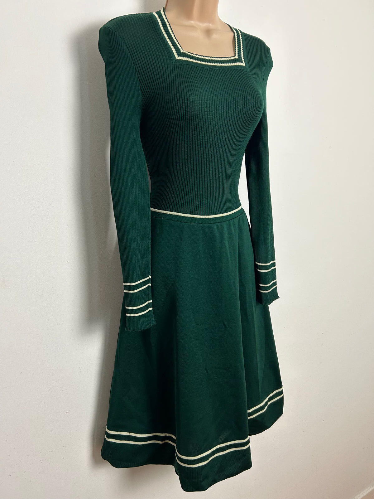 Vintage 1970s GINA ITALIAN SOPHISTICATES Size 8 Dark Green Ribbed Jersey Mod Day Dress
