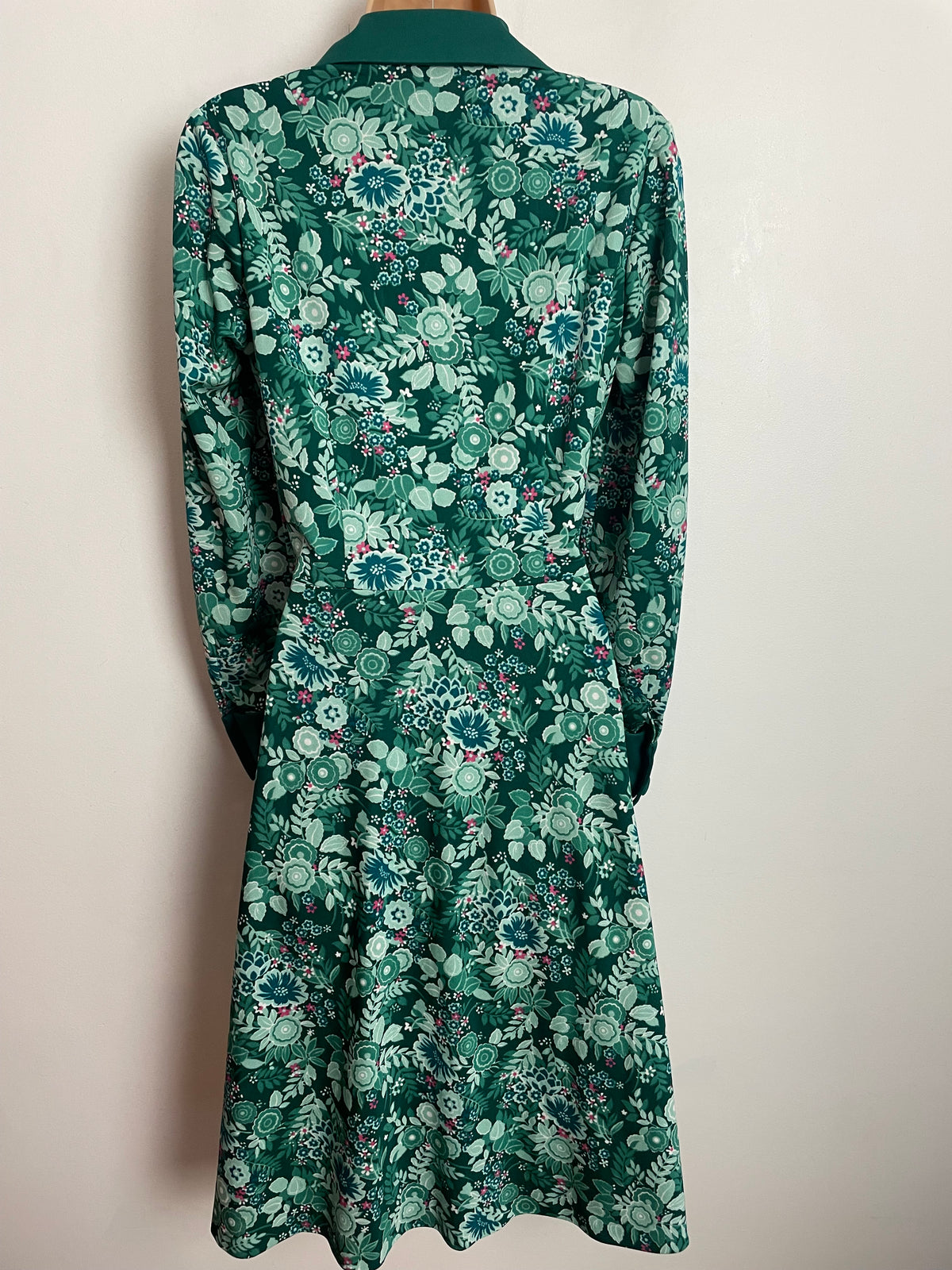 Vintage 1970s UK Size 12 Teal Green Tones Floral Print Double Dagger Collar Long Sleeve Day Dress