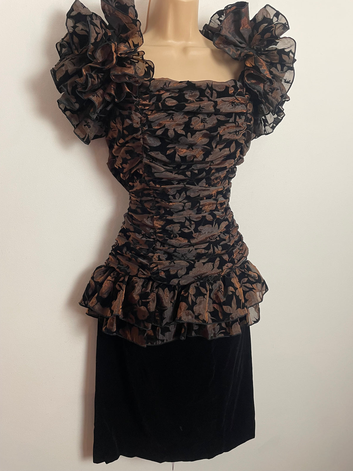 Vintage 1980s YESSICA UK Size 12 Black & Bronze Velvet Flock Ruffled Sleeve Party Prom Cocktail Dress
