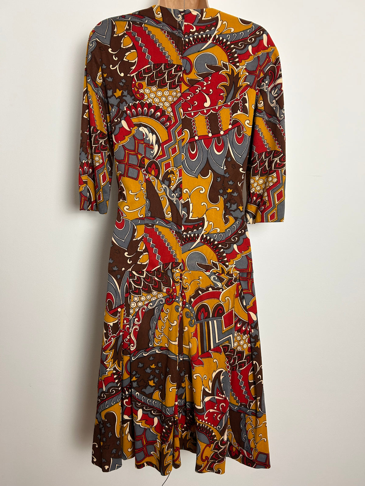 Vintage 1970s Size 10-12 Brown Mustard Grey & Red Abstract Psychedelic Print Pleated Mod Shift Dress