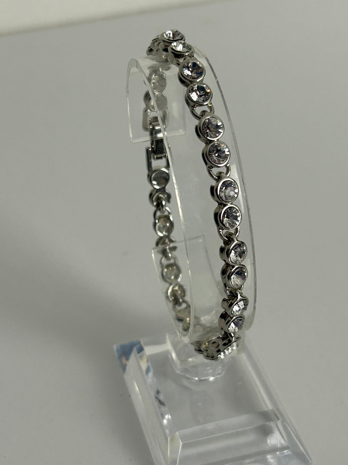 Vintage Pretty Silver Tone Diamante Set Round Stone Bracelet