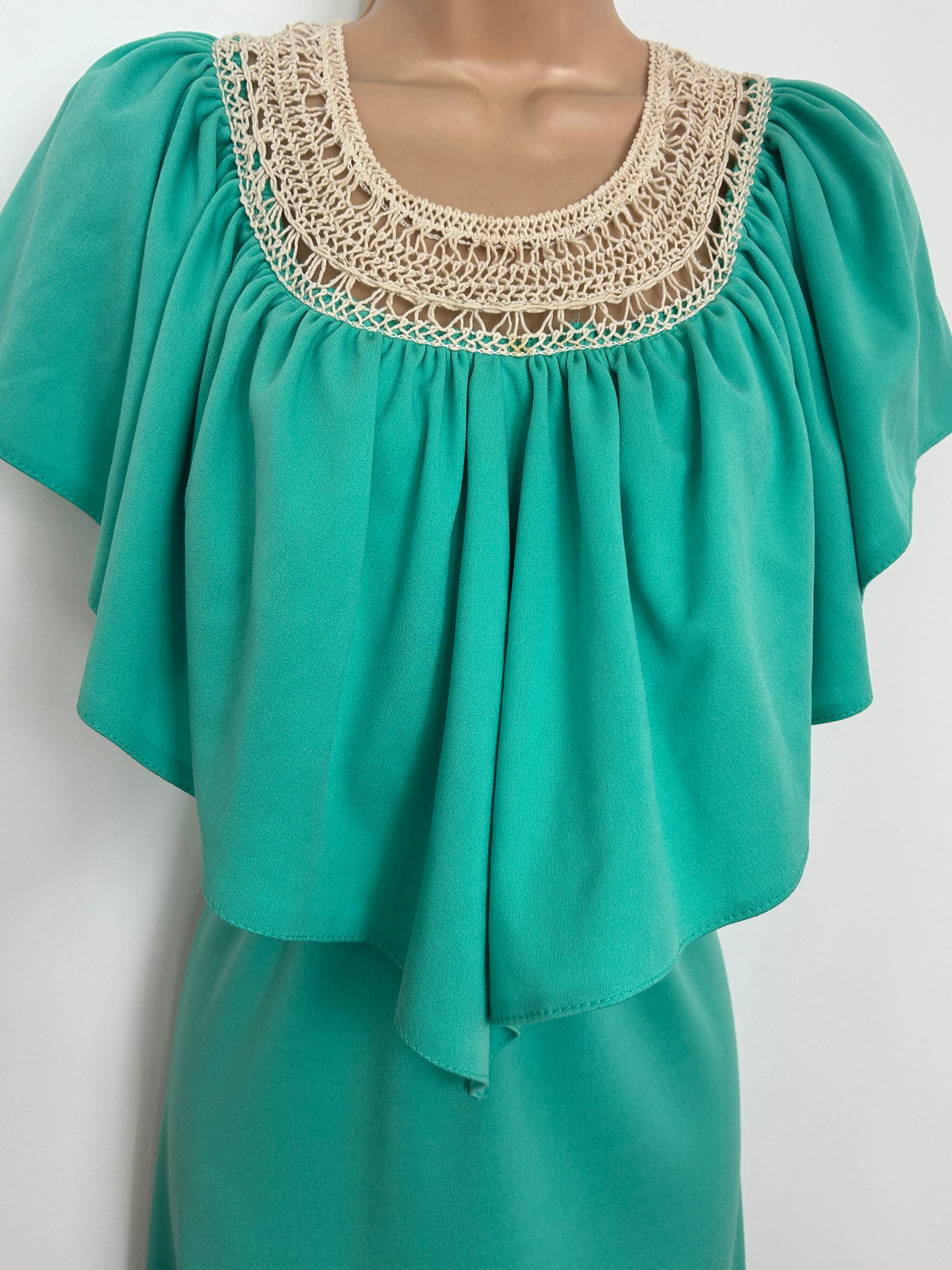 Vintage 1970s Size 12 Seafoam Green Lace Neck Panel Capelet Boho Maxi Dress