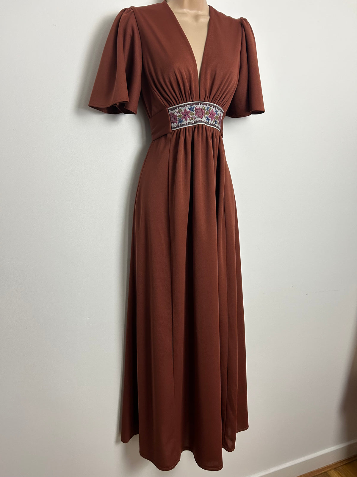 Vintage 1970s Size 8 Brown Flutter Sleeve Tapestry Waist Detail Flutter Sleeve Boho Maxi Dress