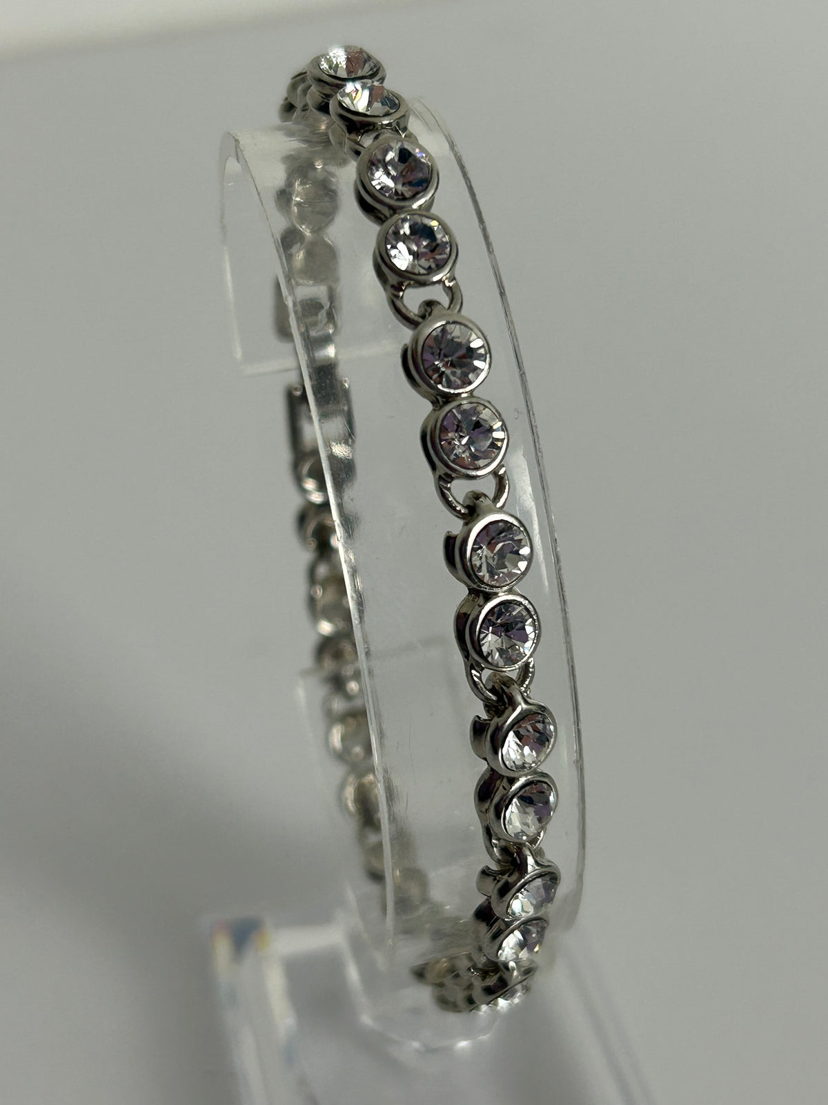 Vintage Pretty Silver Tone Diamante Set Round Stone Bracelet