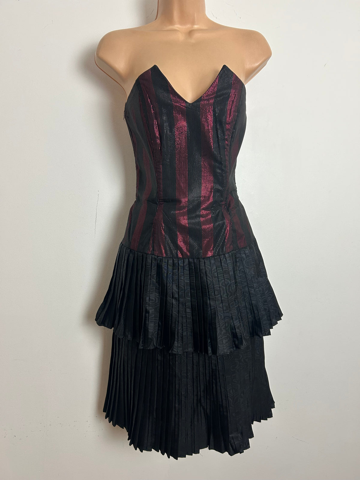 Vintage 1980s Size 8 Black & Metallic Pink Strapless Pleated Double Layer Party Prom Dress