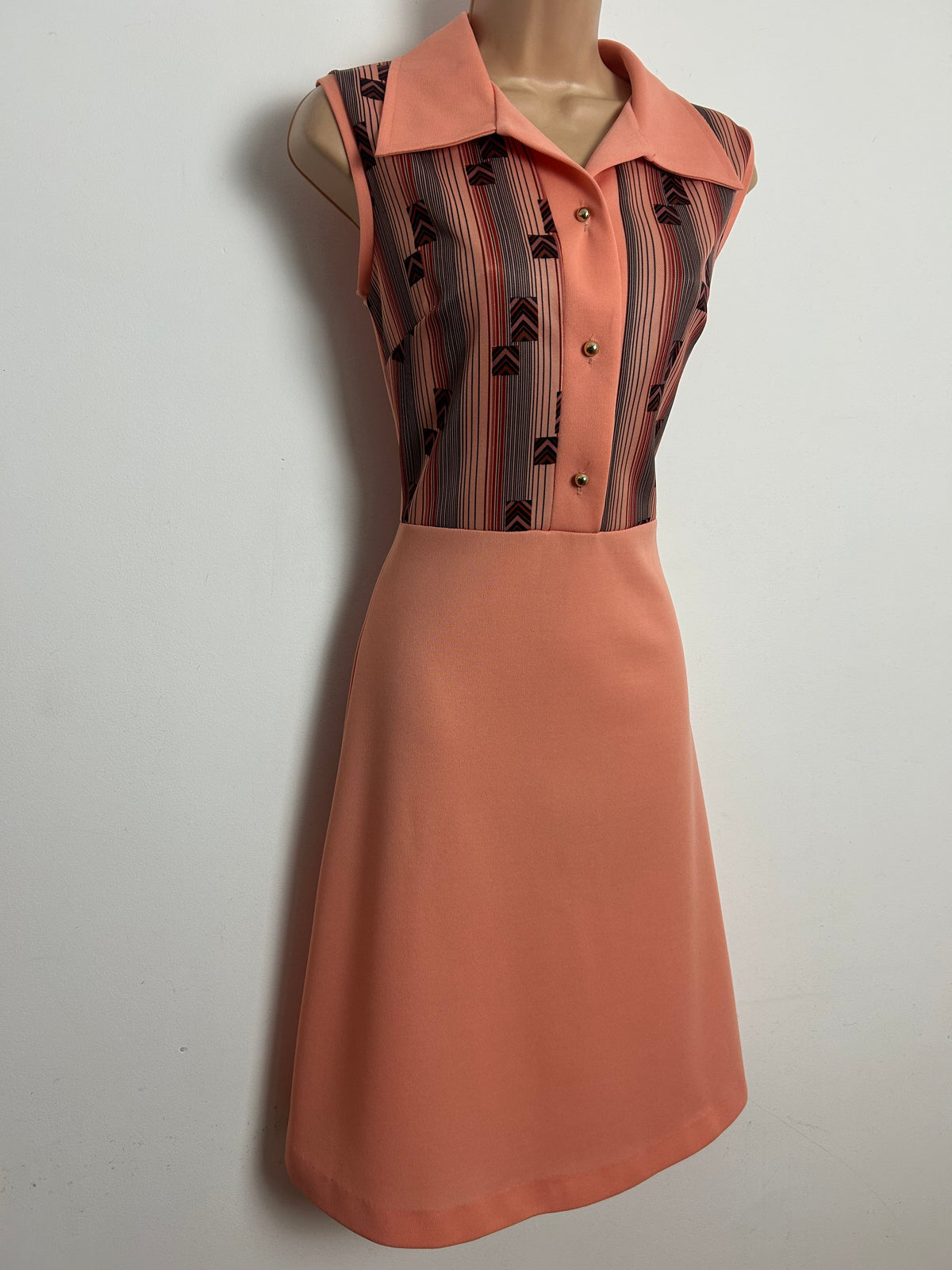 Vintage 1970s DEVONSHIRE LADY Size 8-10 Peach Vertical & Chevron Stripe Pint Sleeveless Mod Dress