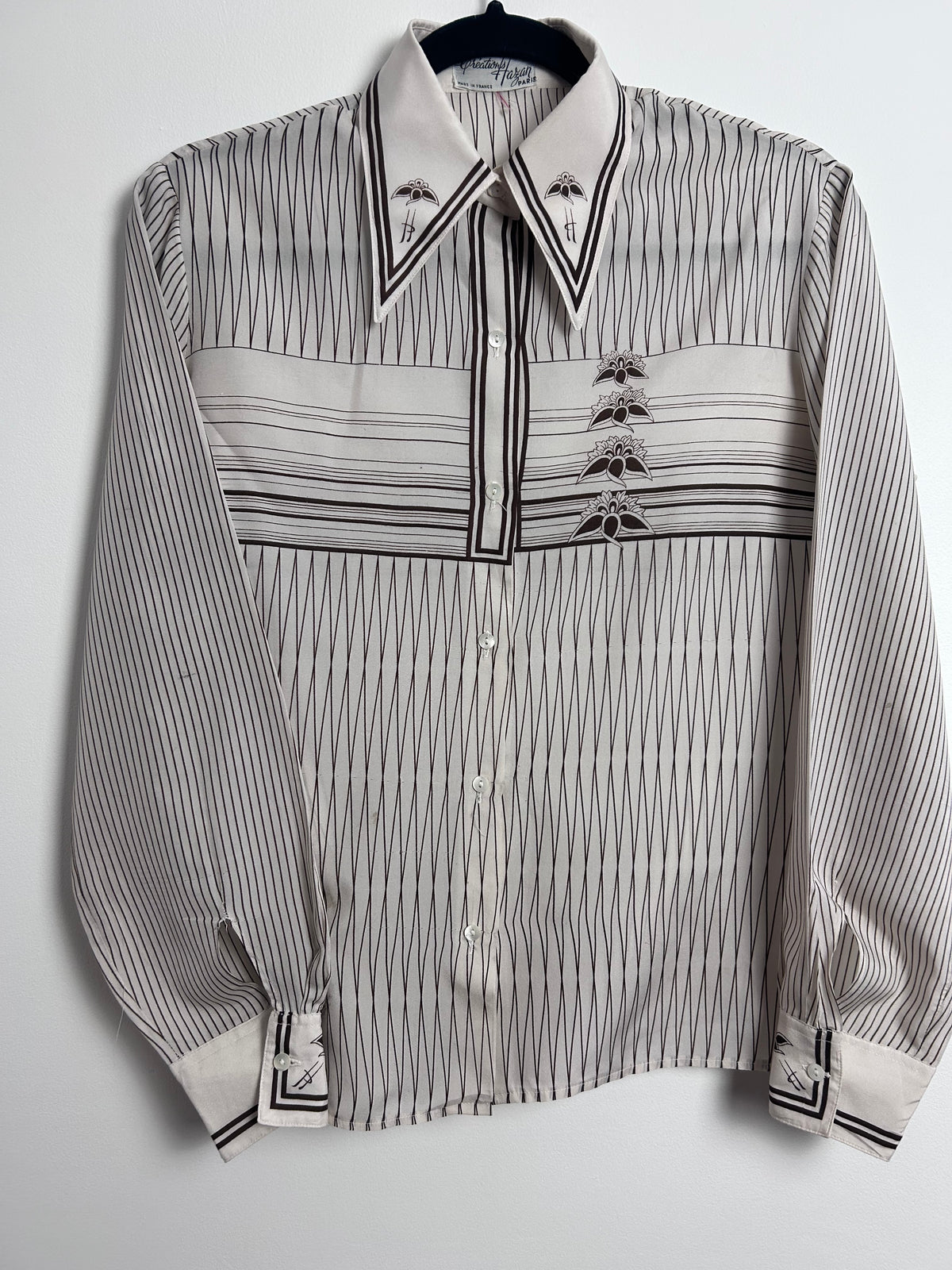 Vintage 1970s CREATIONS HAZAH UK Size 14 Off White & Brown Stripe & Leaf Print Dagger Collar Long Sleeve Shirt