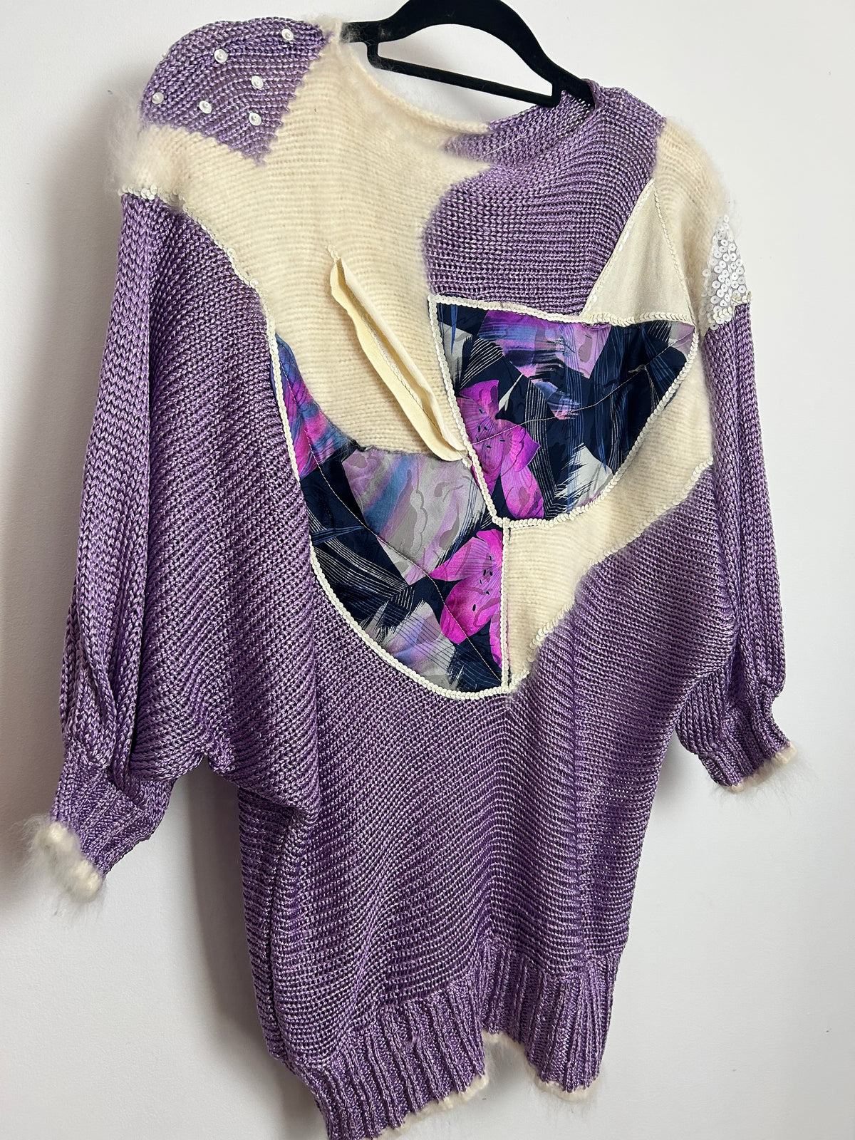 Vintage 1980s Size 12-14 Lilac & Cream Applique & Sequin Detail Slouchy Bat Wing Jumper