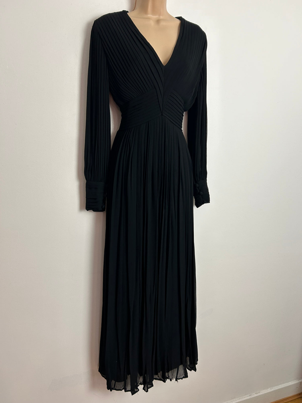 Vintage 1970s LOUIS FERAUD UK Size 12 Black Long Balloon Sleeve Pleated Evening Maxi Dress