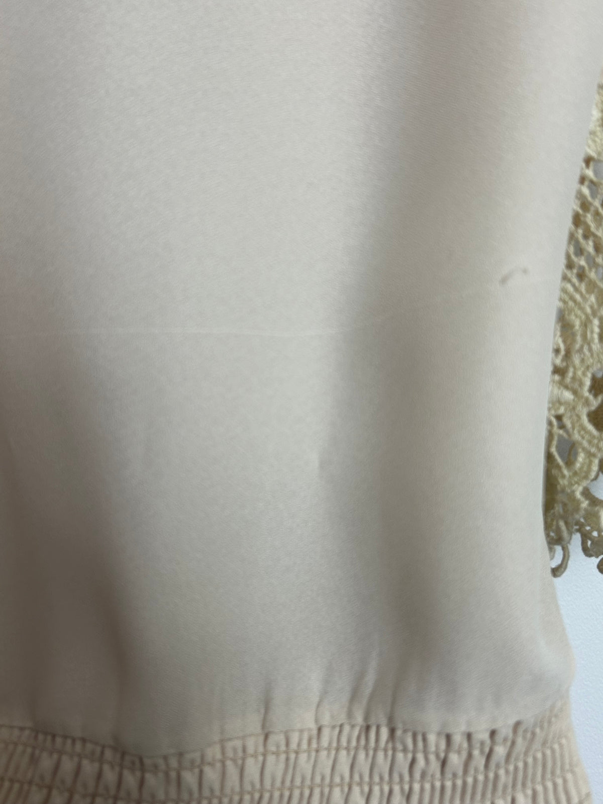 Vintage Late 1970s HARRY LAURE PARIS Size 8 Beige Crochet Lace Sleeve Shirred Waist Blouse
