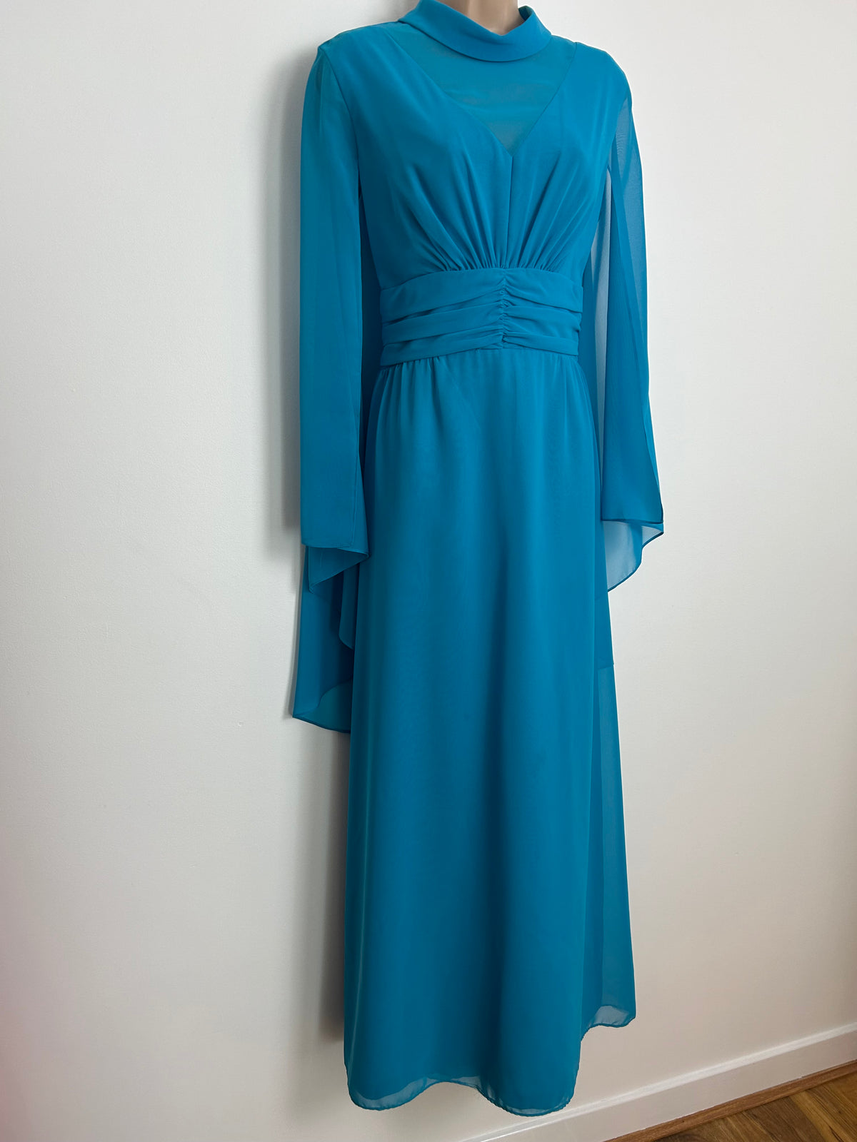 Vintage 1960s CARNEGIE OF LONDON Size 12 Turquoise Blue Chiffon Capelet Cape Sleeve Occasion Dress