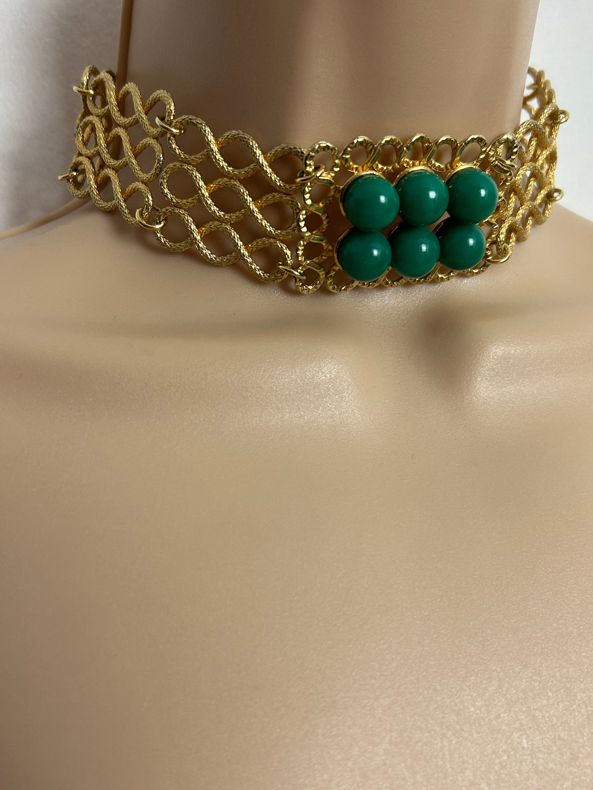 Vintage 1960s Beautiful Gold Tone Panelled Choker Necklace Set With Green Plastic Beads