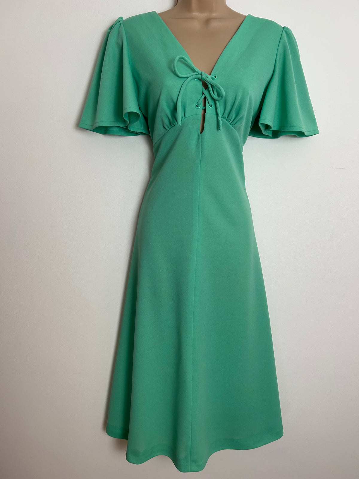 Vintage 1970s Size 8 Mint Green lace Up Bodice Flutter Sleeve Fit & Flare Dress