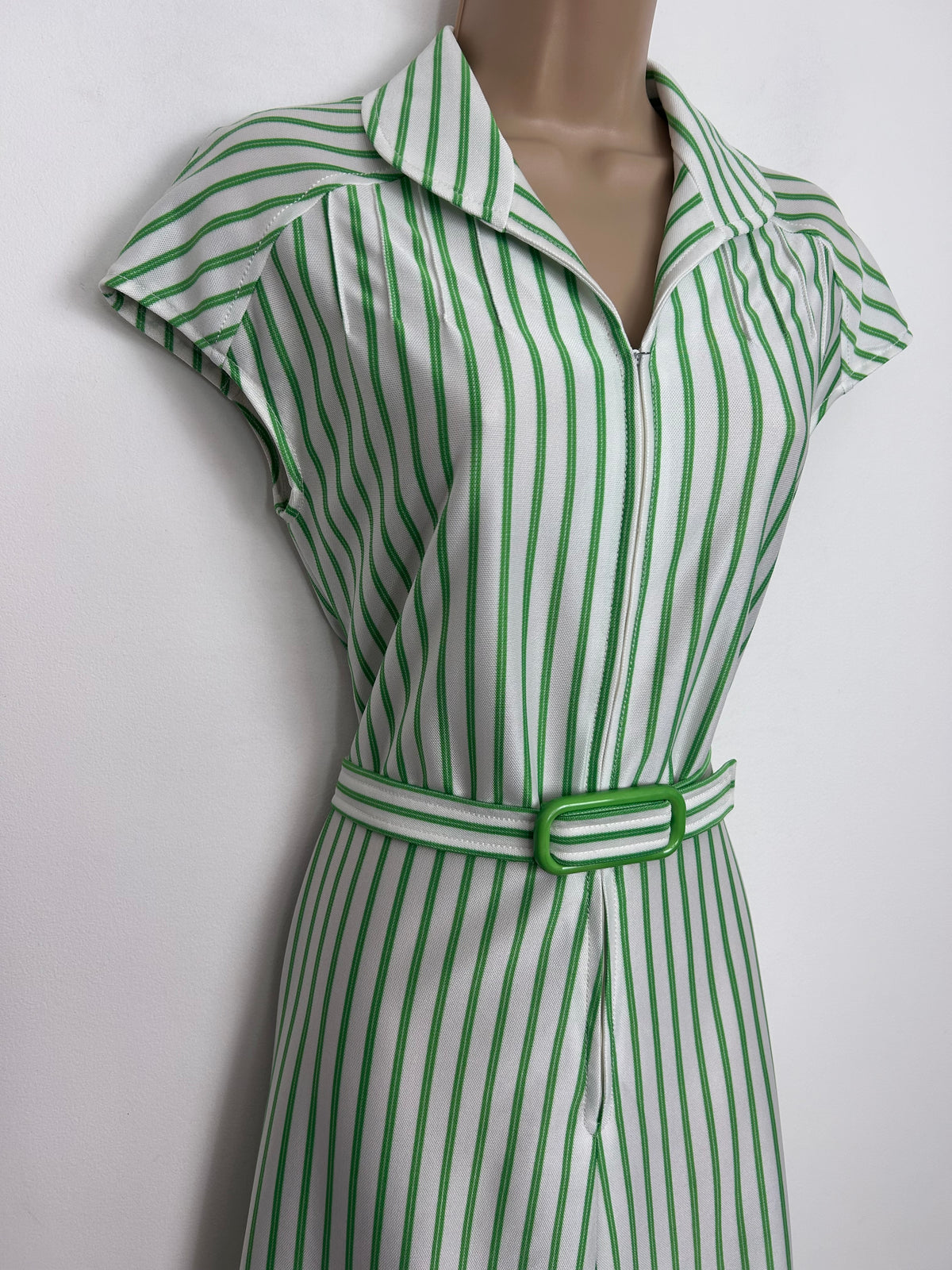 Vintage 1970s Size 10 Green & White Stripe Print Cap Sleeve Belted Fit & Flare Day Dress