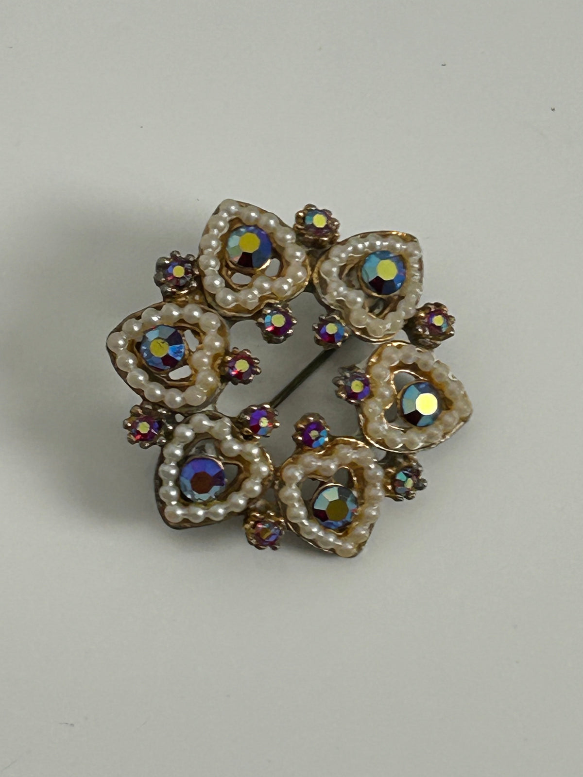 Vintage Late 1950s/Early 1960s Gold Tone Faux Pearl & Aurora Borealis Heart Wreath Brooch