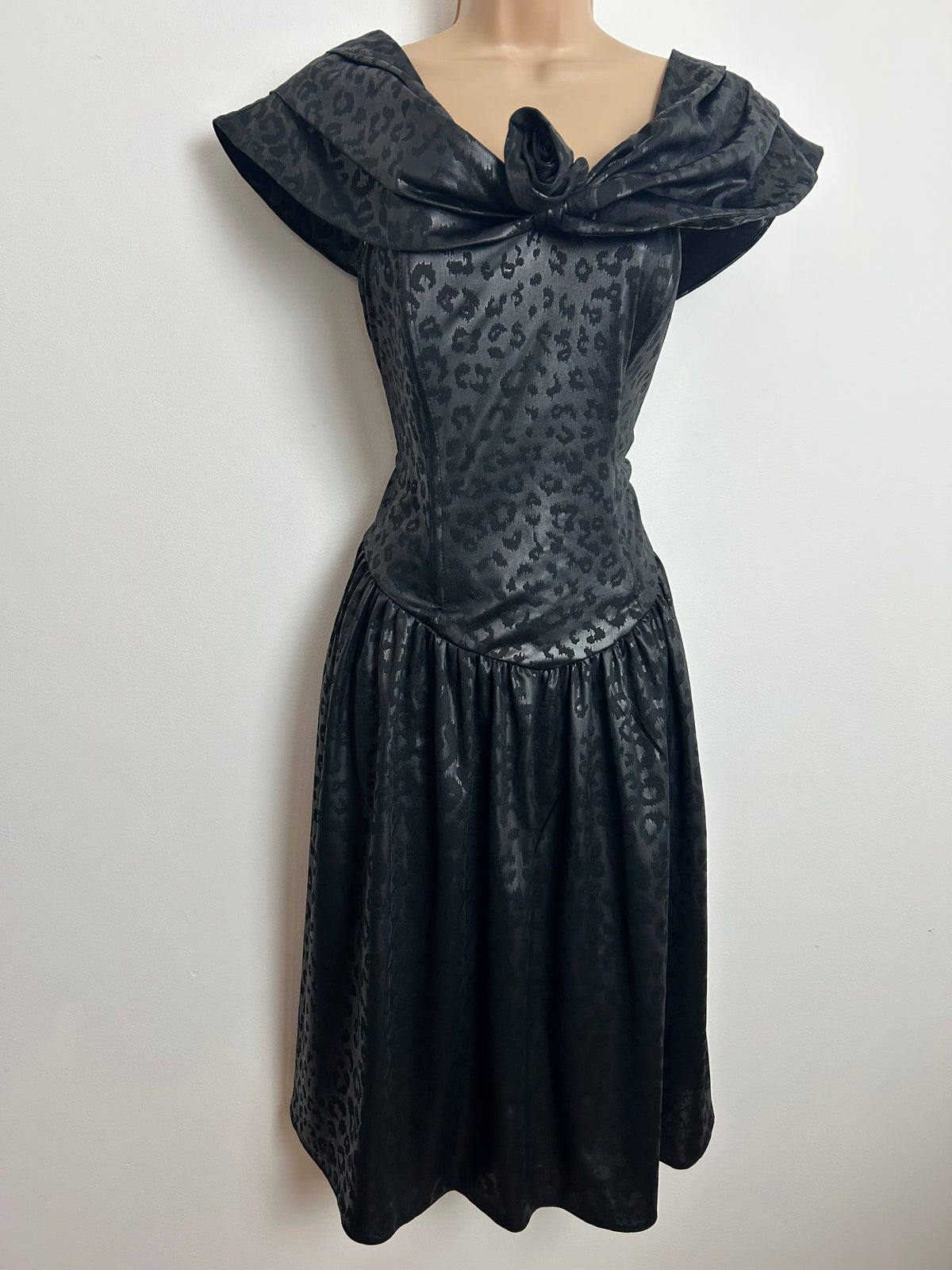 Vintage 1980s Size 10-12 Black Wet Look Animal Leopard Print Bardot Style Party Prom Dress
