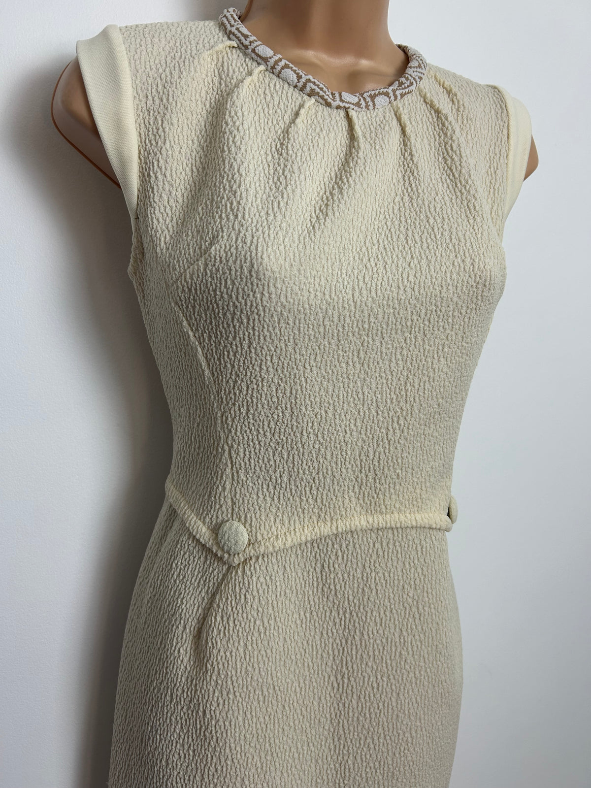 Vintage 1960s Size 10 Cream Textured Crimplene Mod Shift Dress