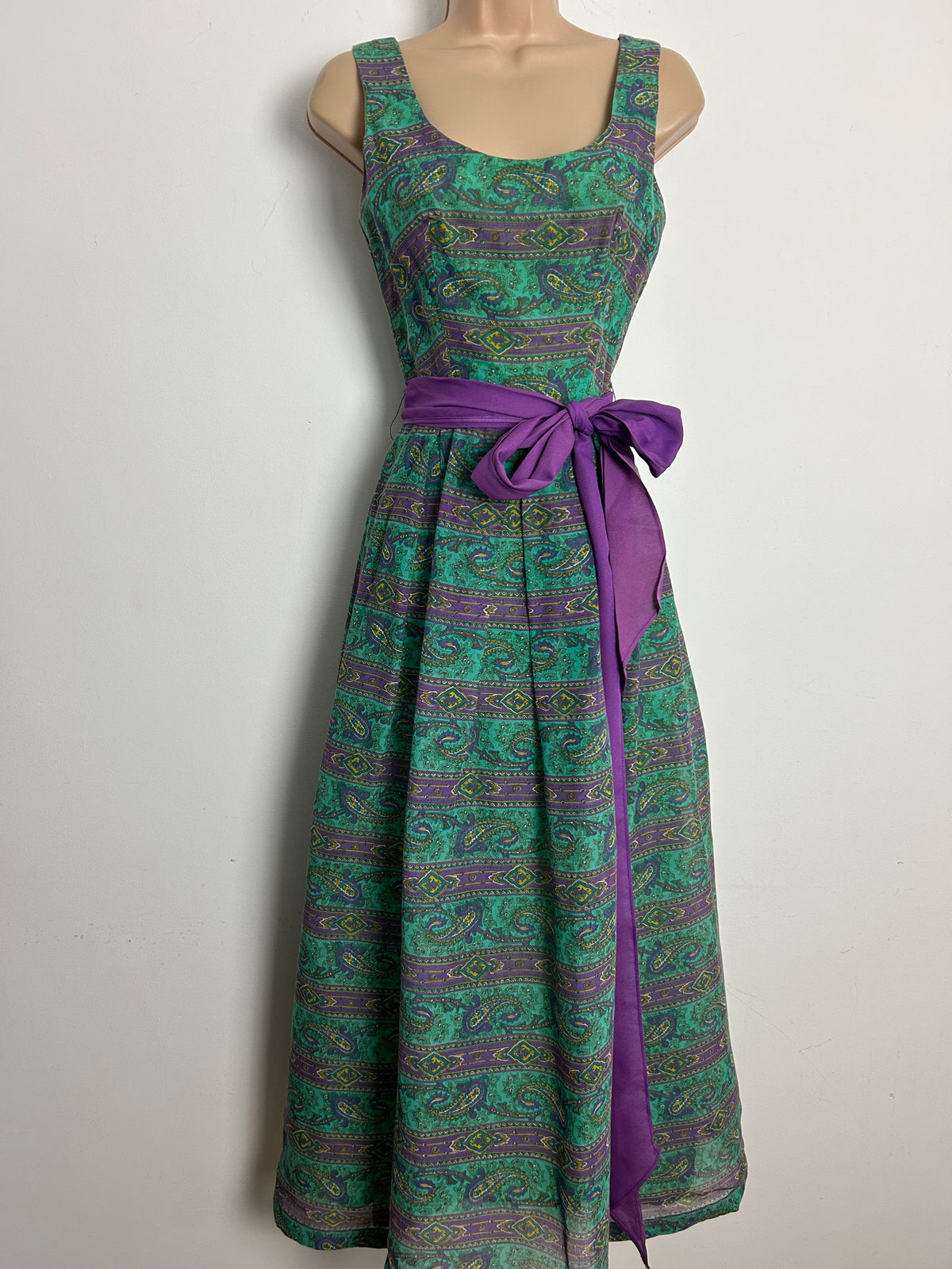 Vintage 1970s Size 6 Green & Purple Paisley Print Cotton Mix Belted Pleated Maxi Dress