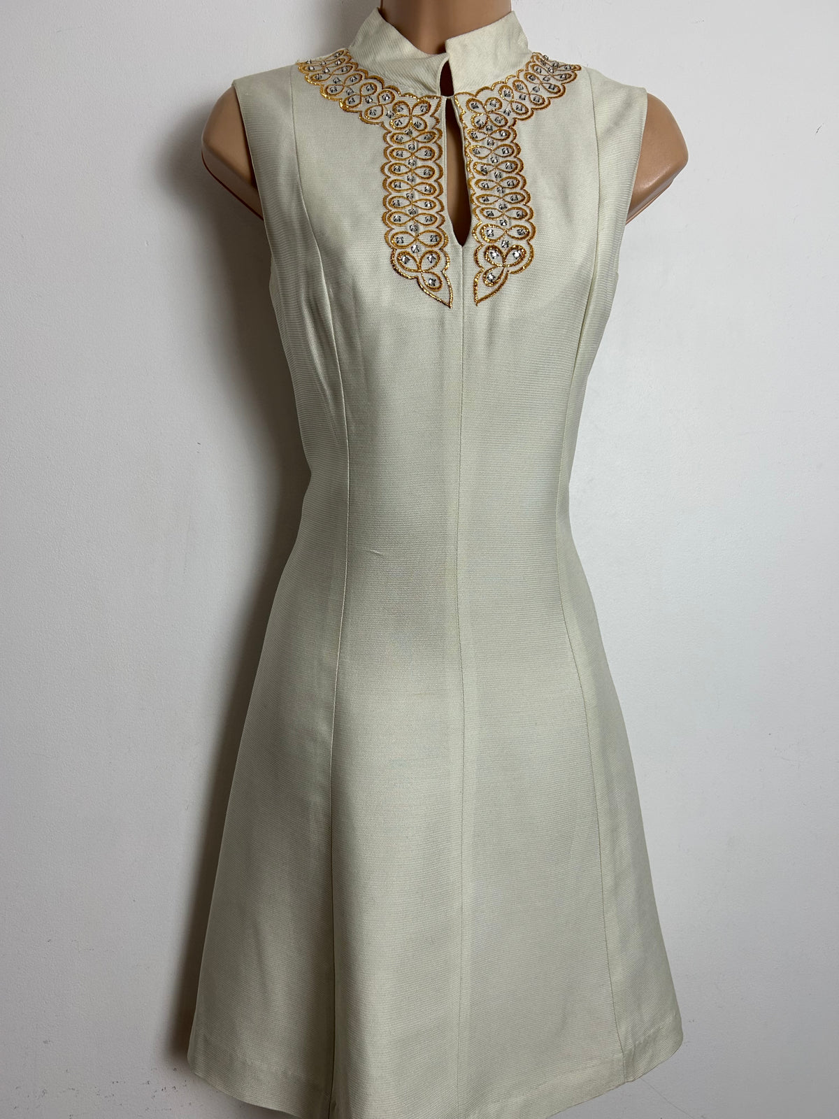 Vintage 1960s WENDY Size 8 Winter White Gold Braid & Diamante Embellished Mod Occasion Shift Dress
