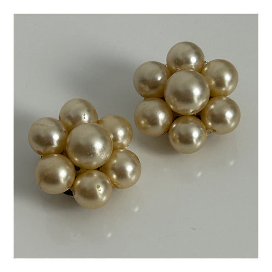 Vintage 1960s Large Faux Pearl Flower Daisy Shaped Mod Clip On Earrings