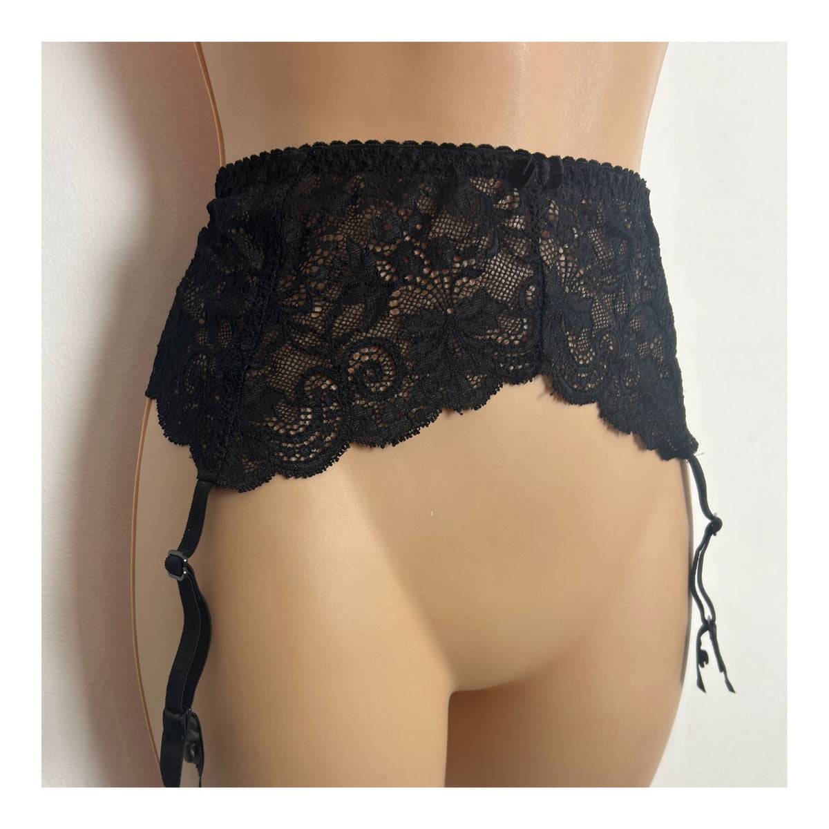Vintage 1990s Size 8-10 CHARME Black Lace Suspender Belt
