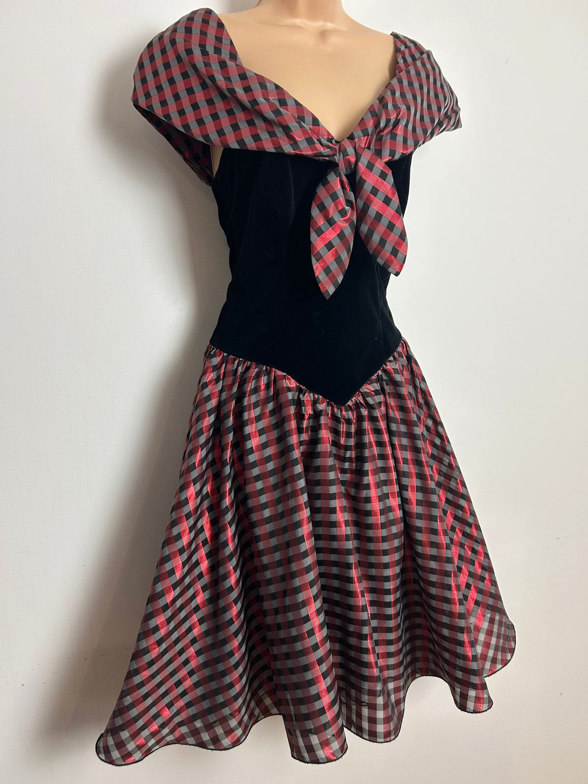 Vintage 1980s JAHN & PILL Size 8 Black Red & Grey Tartan Check Velvet & Taffeta Xmas Party Prom Dress