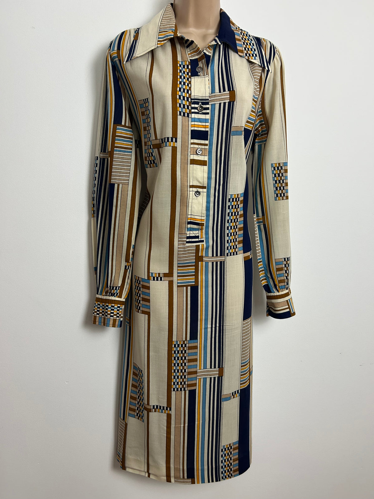 Vintage 1970s SUSAN SMALL Size 12-14 Beige Brown Orange & Blue Geo Stripe Print Shirt Dress