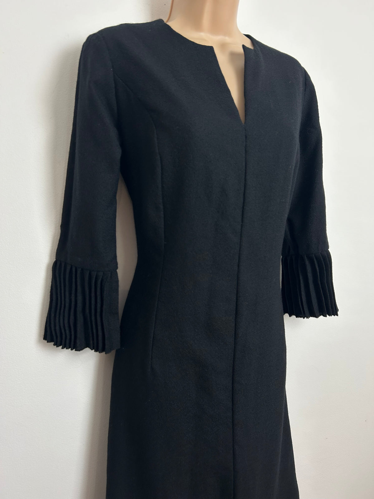 Vintage 1960s Size 10 Black Wool Mix Notch Neck Pleated Cuff Shift Dress
