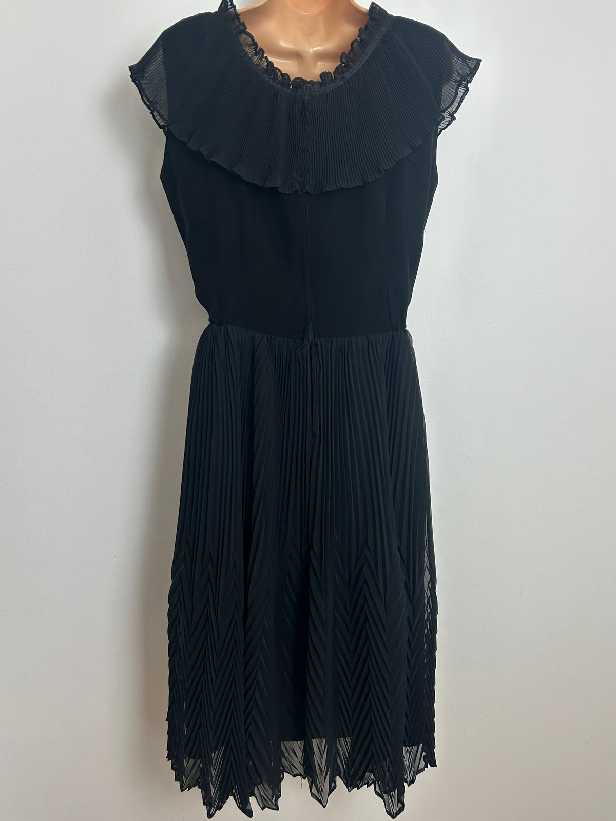 Vintage Early 1970s Size 14 Black Plisse Pleated Cape Collar Pleated 1940s Revival Dress