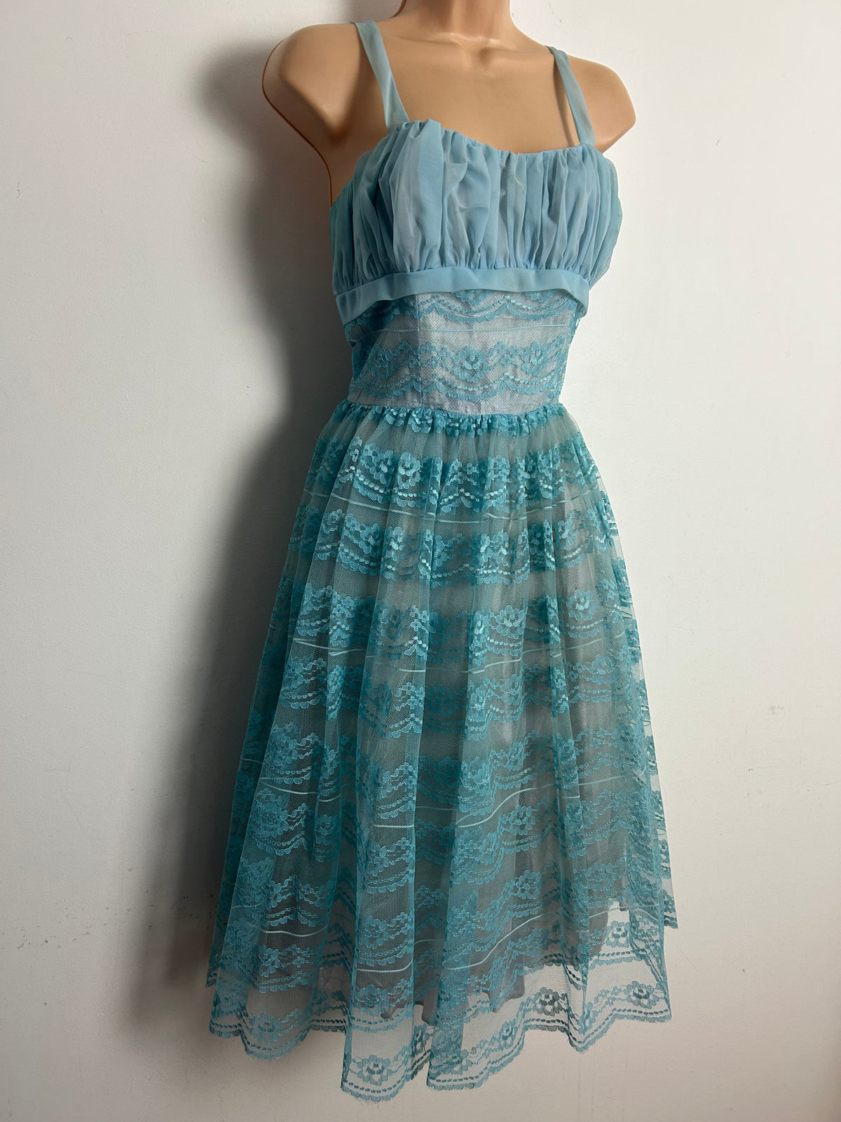 Vintage 1950s Size 6 Beautiful Powder Blue Lace Party Prom Occasion Dress
