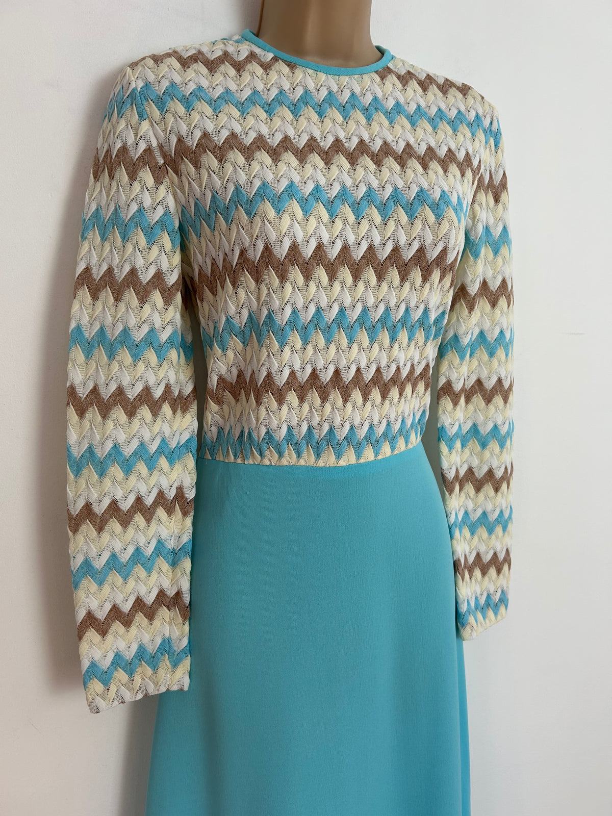 Vintage 1970s R&K KNITS UK Size 8-10 Turquoise White & Brown Zig Zag Stripe Long Sleeve Maxi Dress