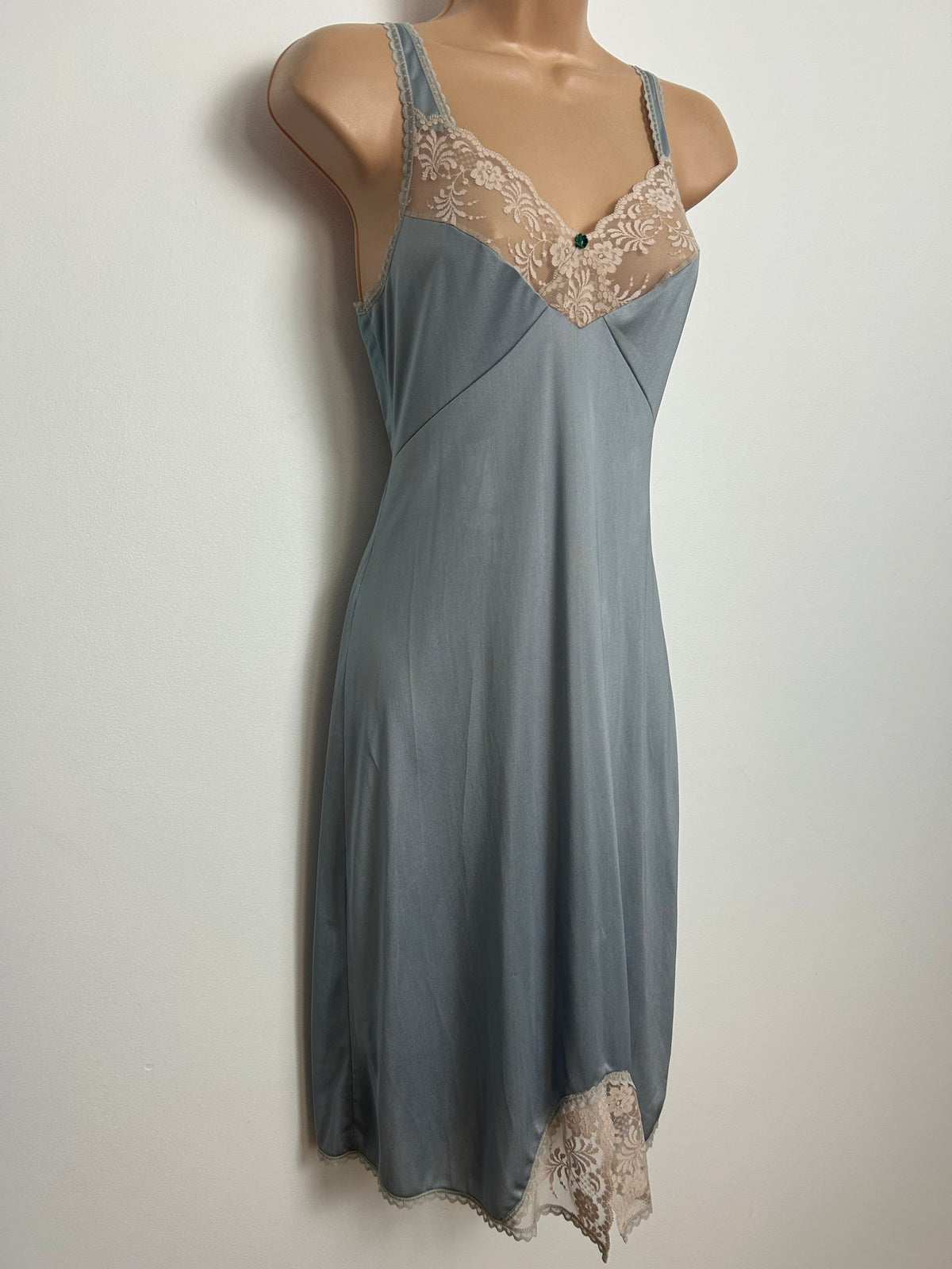 Vintage 1970s TRIUMPH INTERNATIONAL Size 8 Blueish Grey Lace Trim "Jasmin" Slip